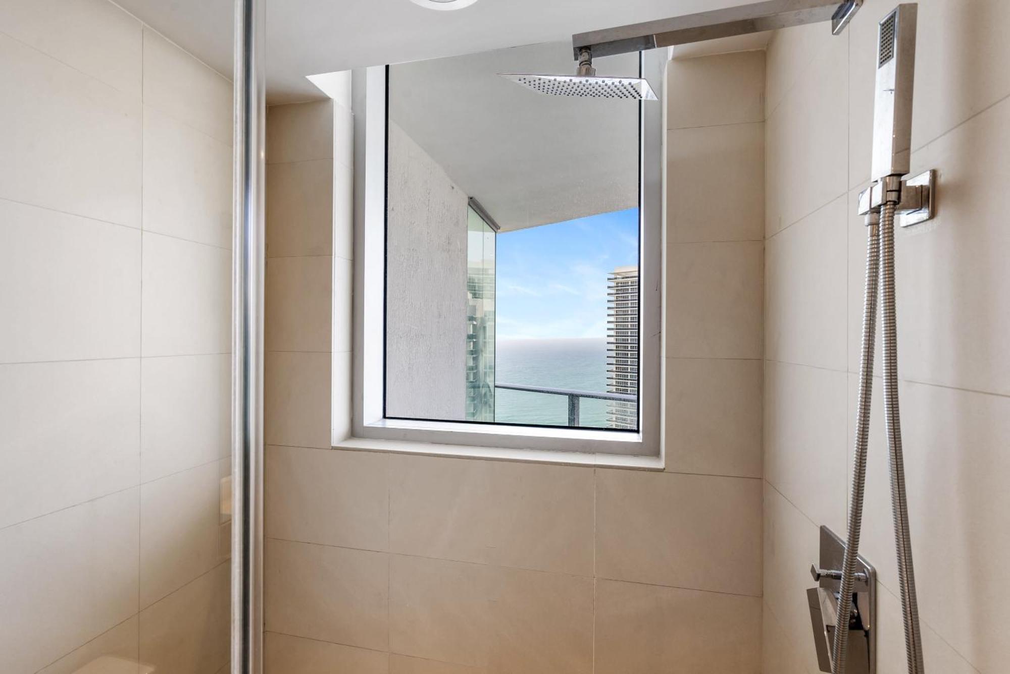 High Floor Corner 2 Bdr At Lyfe Resort ฮอลลีวูด ภายนอก รูปภาพ