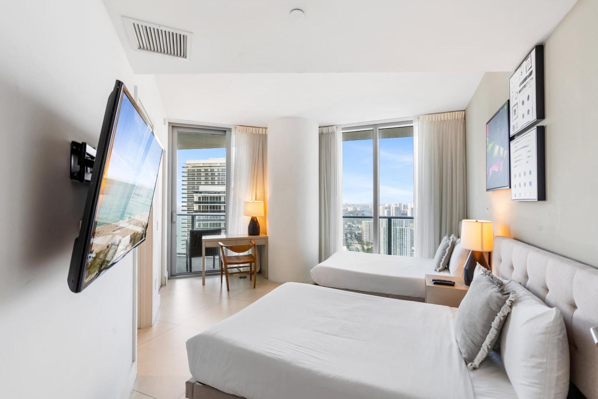 High Floor Corner 2 Bdr At Lyfe Resort ฮอลลีวูด ภายนอก รูปภาพ