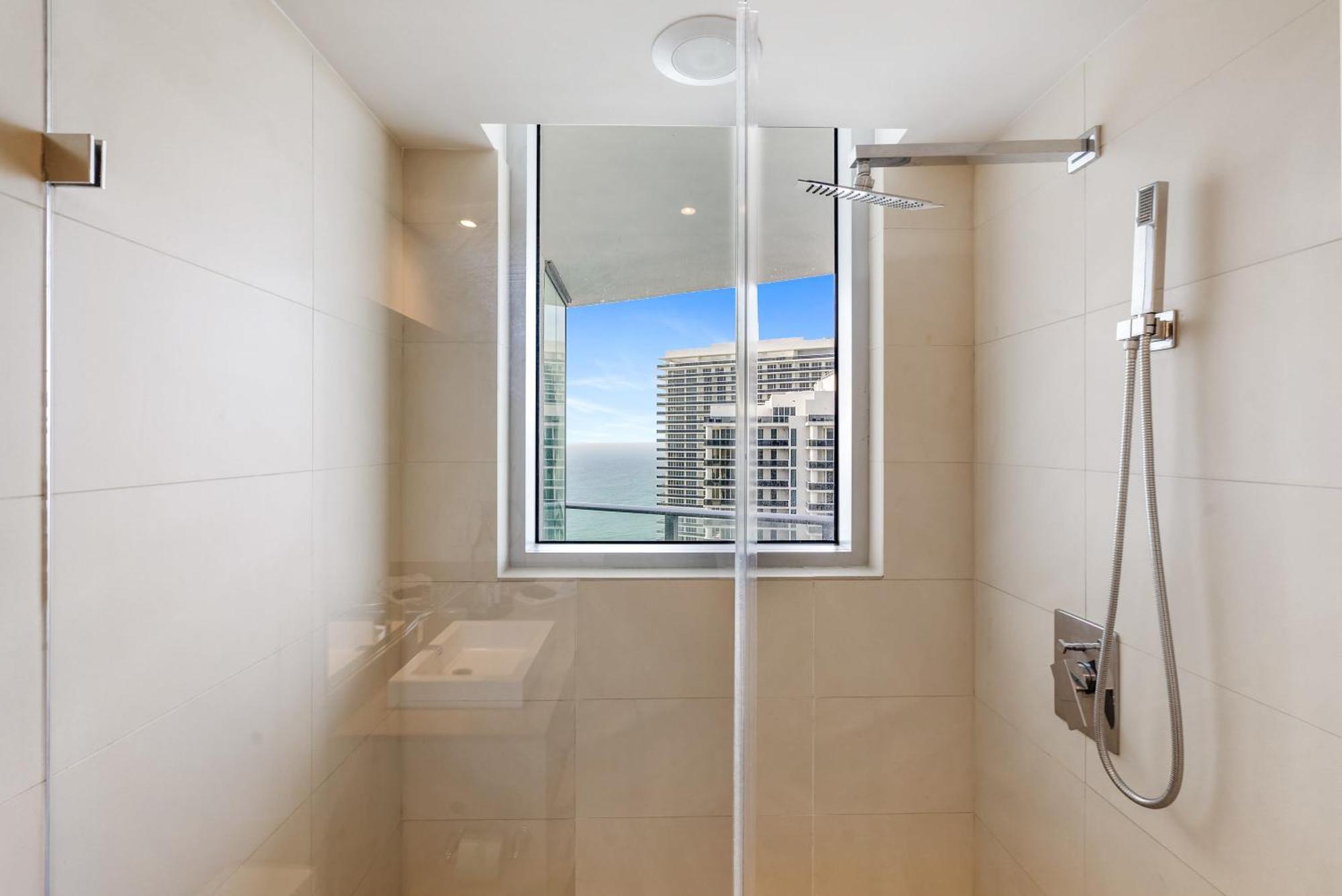 High Floor Corner 2 Bdr At Lyfe Resort ฮอลลีวูด ภายนอก รูปภาพ