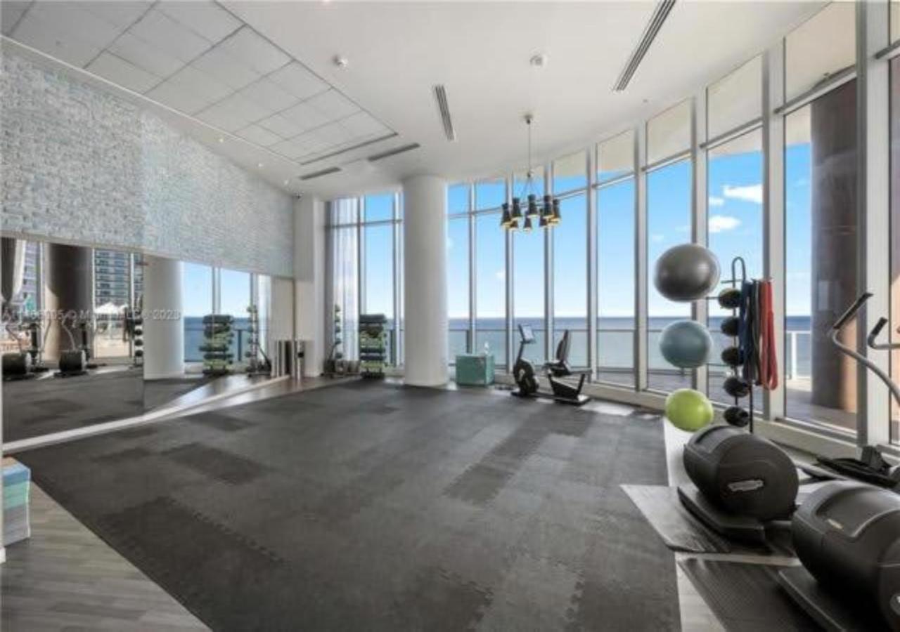 High Floor Corner 2 Bdr At Lyfe Resort ฮอลลีวูด ภายนอก รูปภาพ