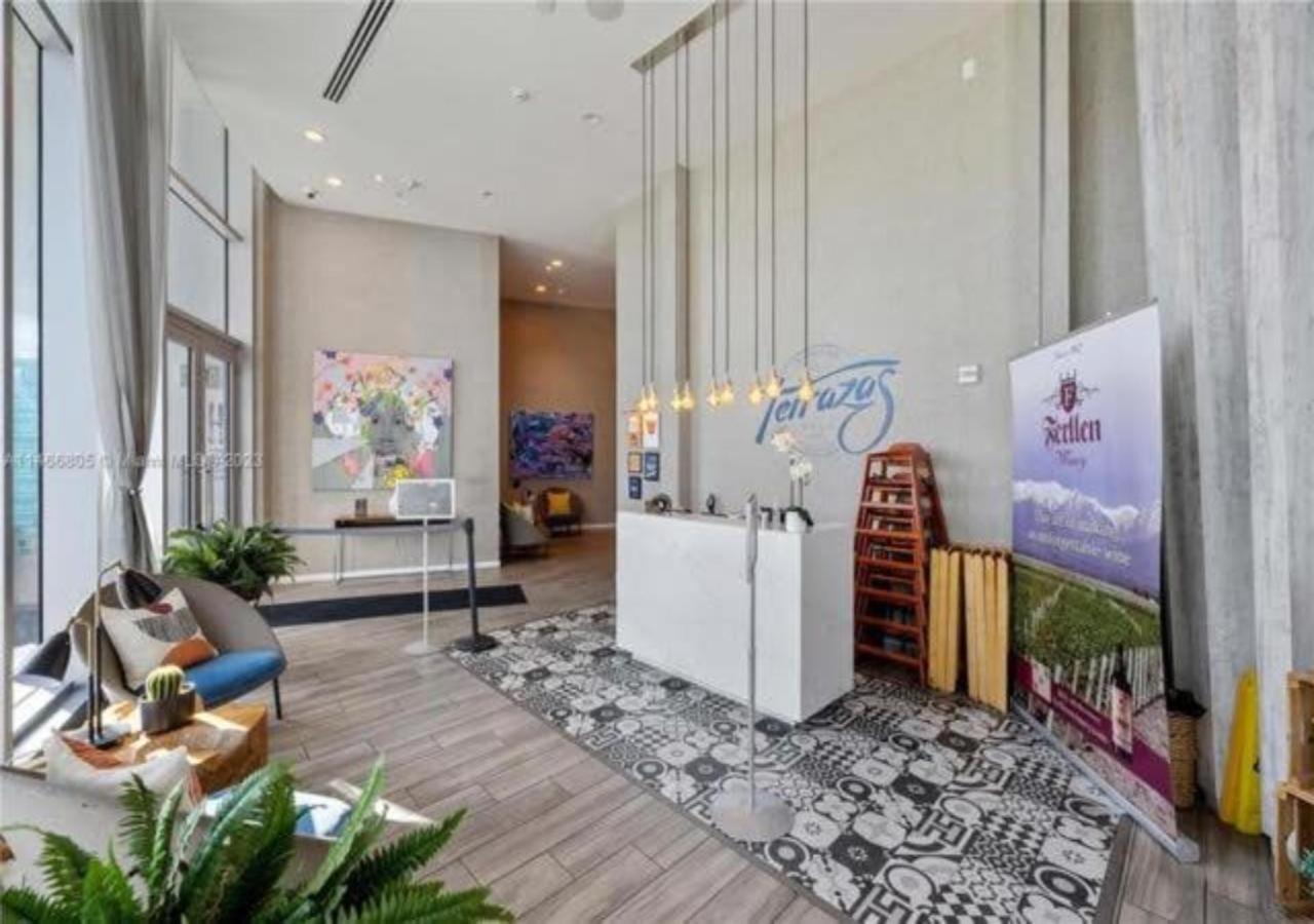 High Floor Corner 2 Bdr At Lyfe Resort ฮอลลีวูด ภายนอก รูปภาพ