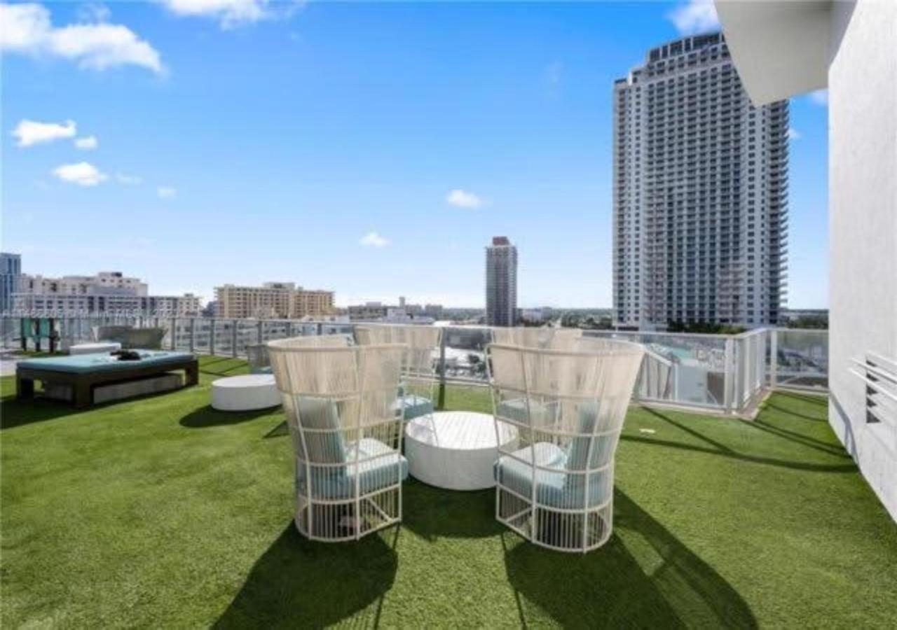 High Floor Corner 2 Bdr At Lyfe Resort ฮอลลีวูด ภายนอก รูปภาพ